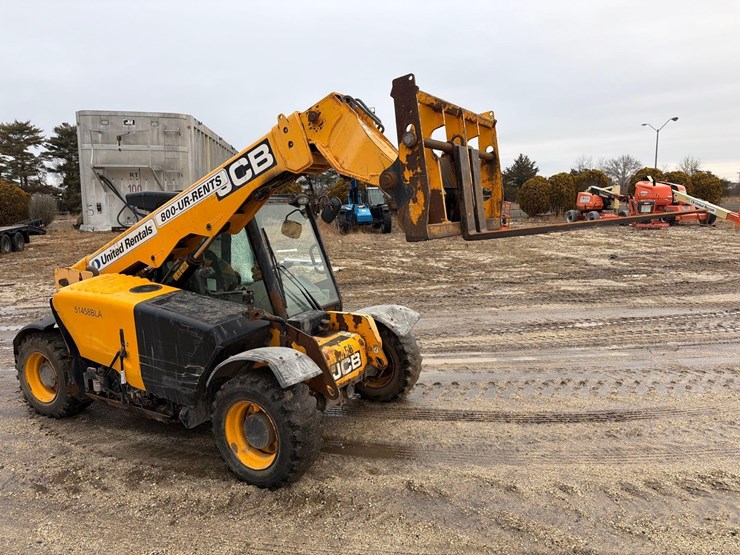 2017-jcb-525-60-image-3