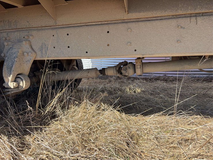 2004-freightliner-fl70-image-12