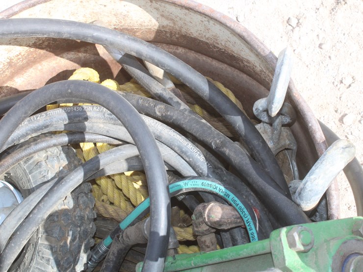#3004-•-pallet-of-assorted-hydraulic-hoses,-cylinder,-and-misc.-parts-image-4