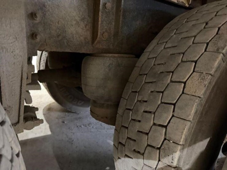 2017-peterbilt-567-image-62