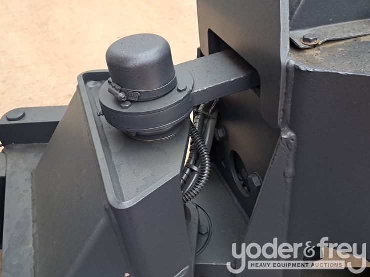 benford-6-ton-swivel-skip-dumper,-roll-bar-image-17