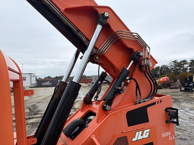 2017-sky-trak-6042-image-9