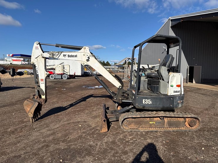 2017-bobcat-e35i-image-2