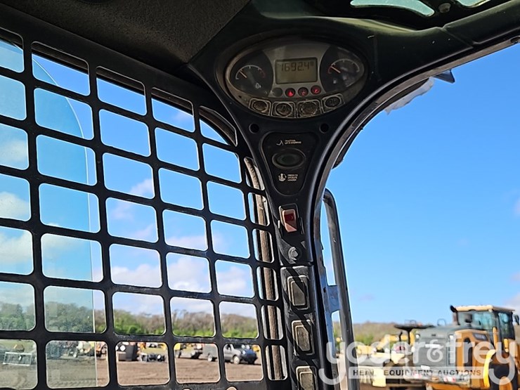 2017-bobcat-s650-image-24