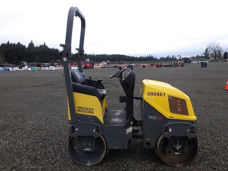 2019-wacker-neuson-rd12a-tandem-vibratory-roller-image-4