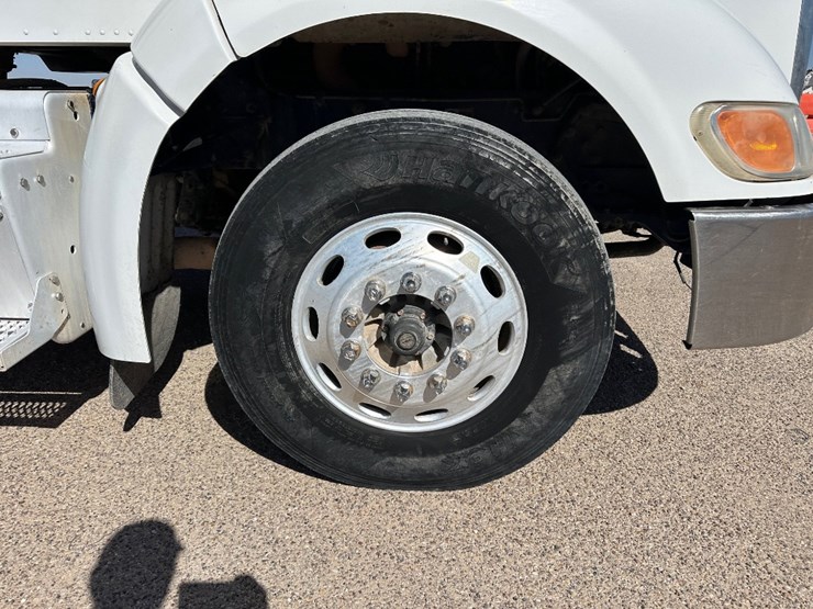 2012-peterbilt-386-image-4