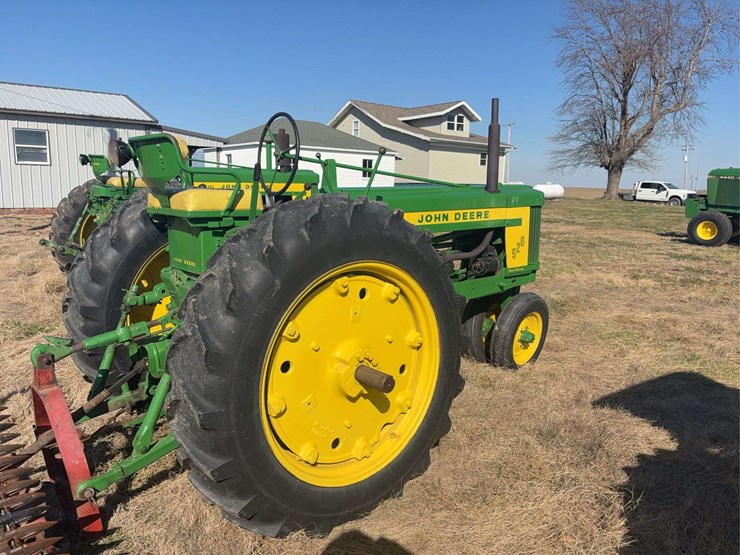 1957-john-deere-520-image-3