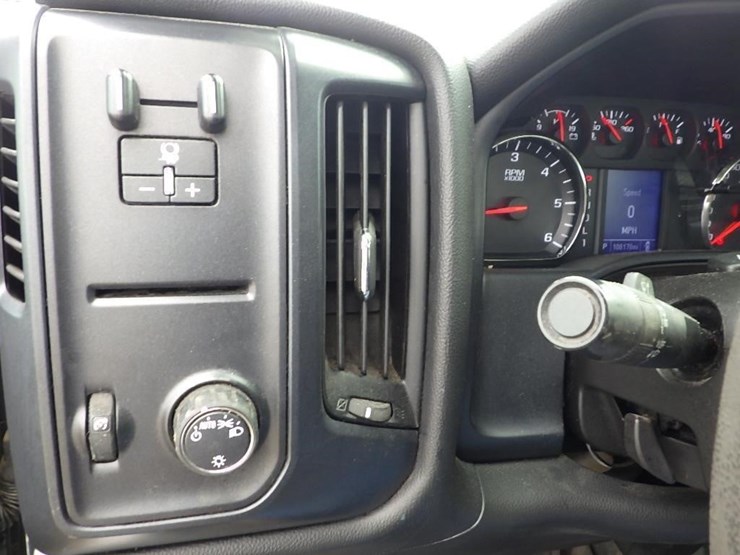 2017-chevrolet-2500-image-24