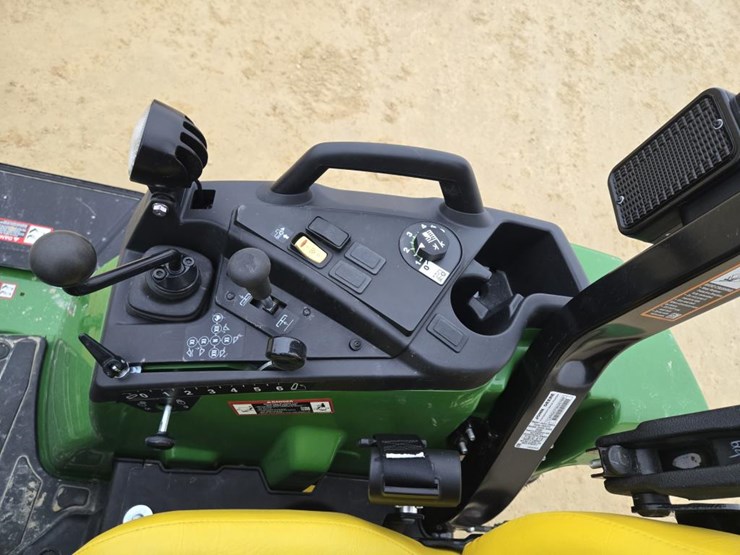 2025-john-deere-2038r-image-17