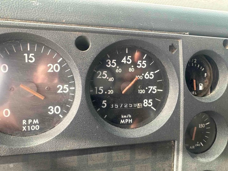 2000-freightliner-fl70-image-24