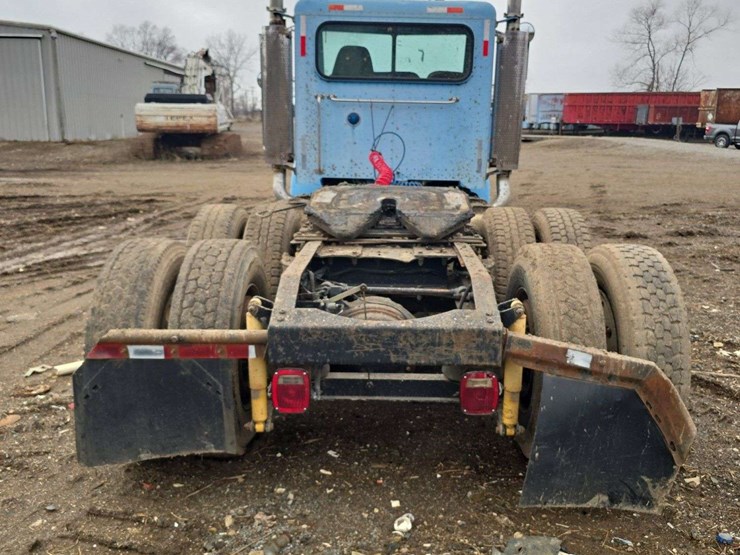 2005-peterbilt-378-image-7