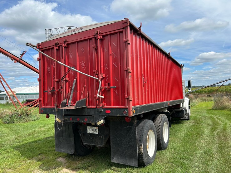 1995-case-ih-4900-image-11