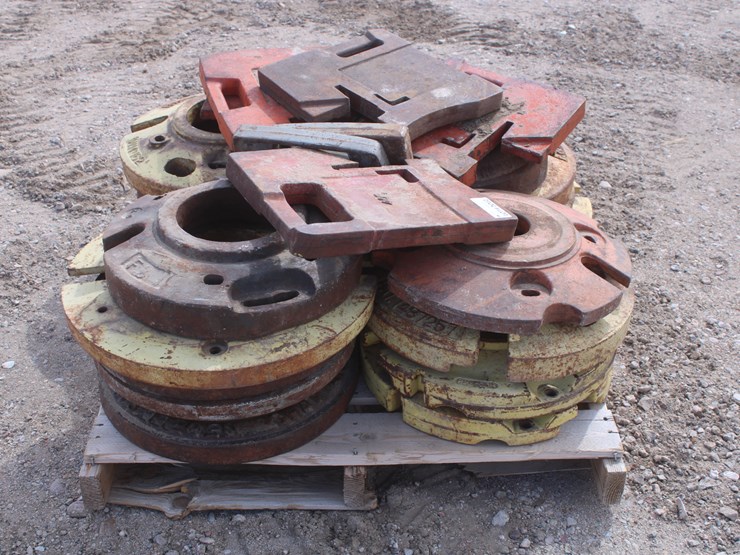 #2082-•-pallet-of-23-tractor-weights-image-5