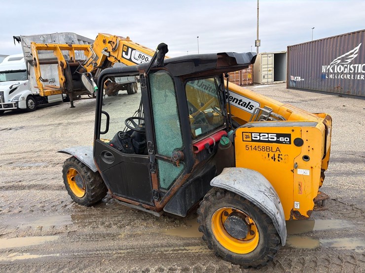 2017-jcb-525-60-image-5