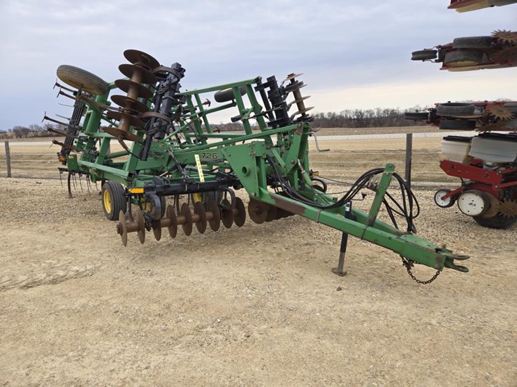 john-deere-726-image-1