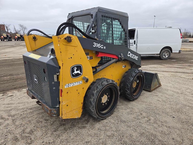 2018-deere-316gr-image-3