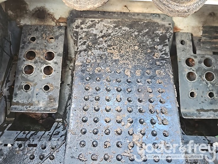 2019-bobcat-s570-image-21