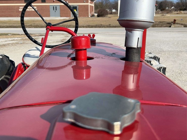 farmall-130-image-12