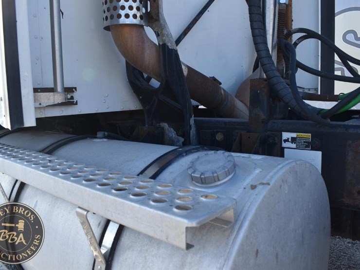 2012-kenworth-t660-image-28