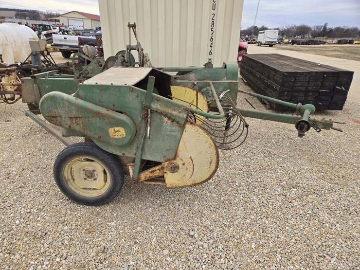 john-deere-24t-image-10