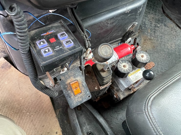 #2015-•-2009-chevy-c7500-single-axle-dump-truck-(has-wi-title)-image-48