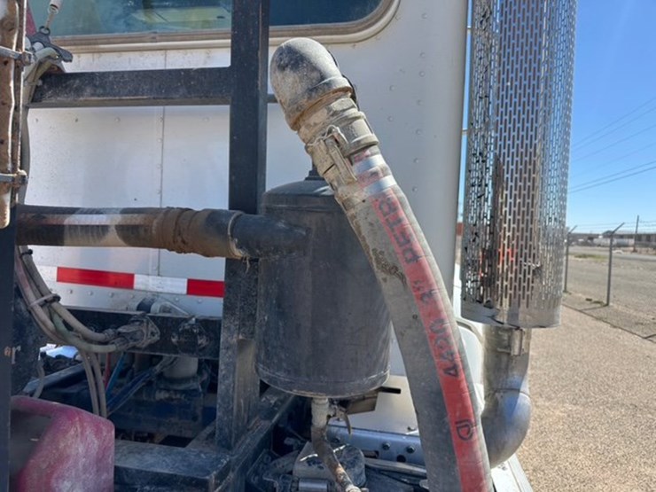 2012-peterbilt-386-image-5