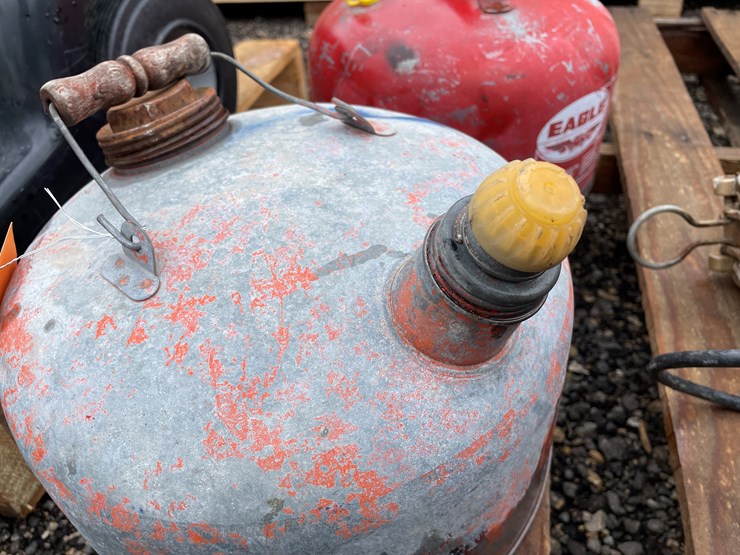 #3054-•-(2)-metal-fuel-cans-image-4