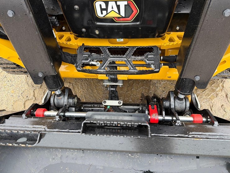 2025-caterpillar-255-image-12