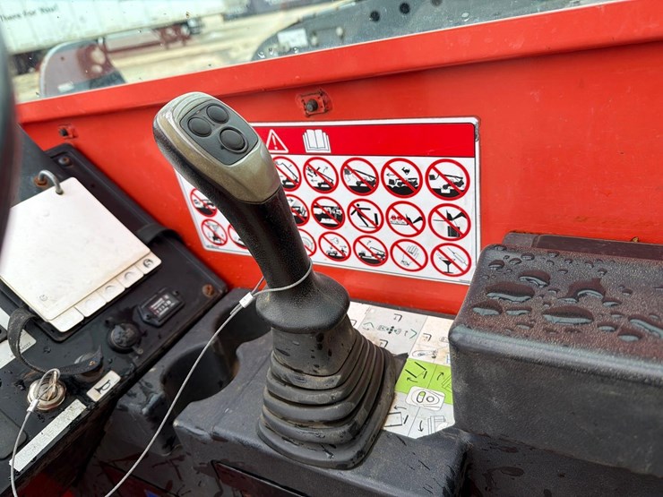 2017-skyjack-sj643th-image-19