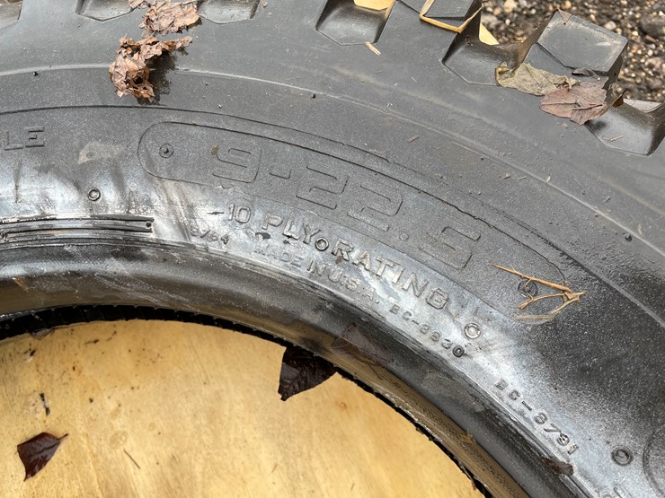 #3053-•-(2)-commuter-tires-image-12