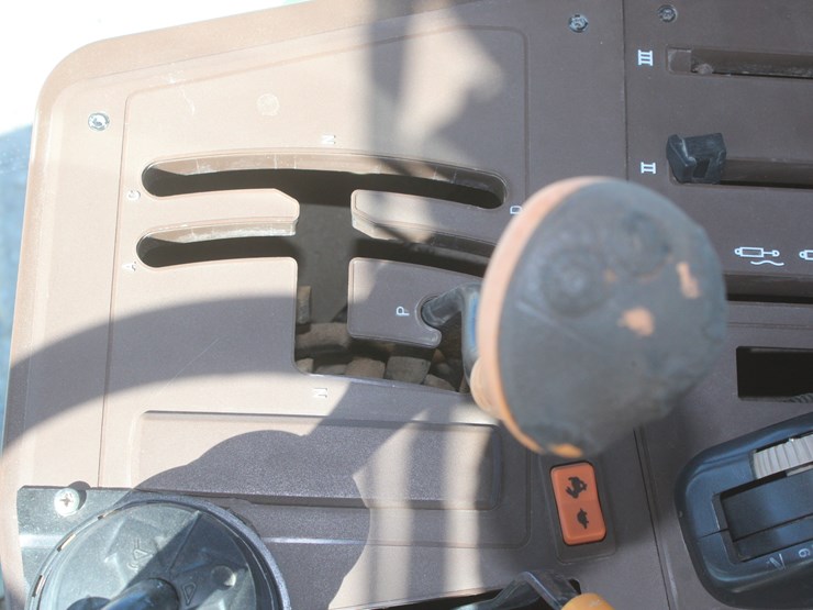 2004-john-deere-7320-image-73