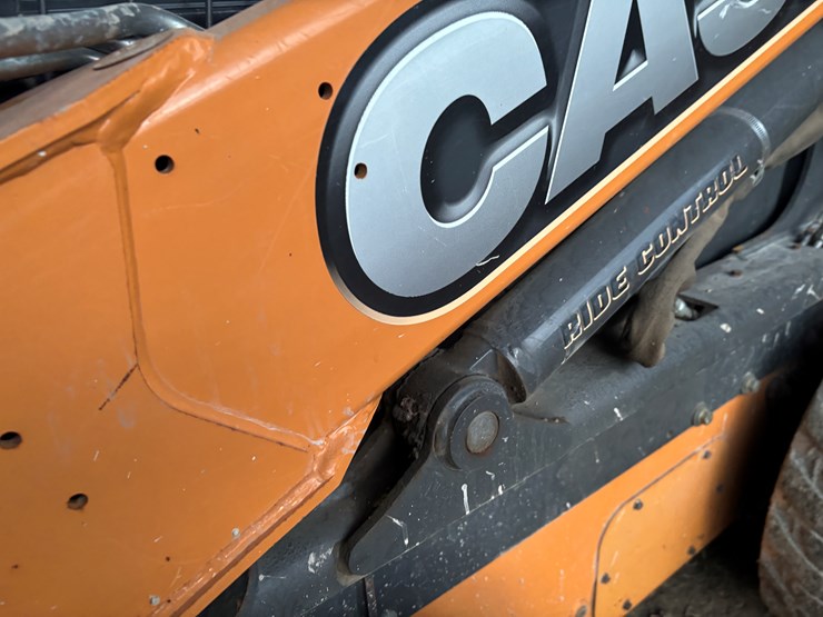 2012-case-sv300-image-44