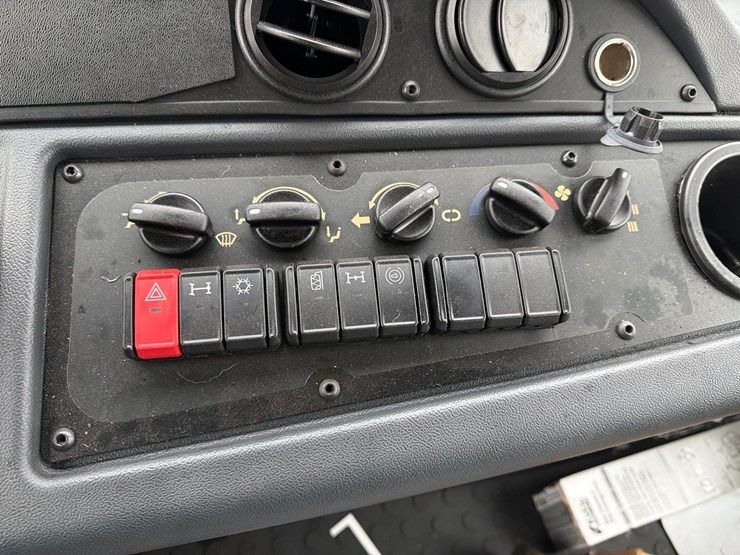 2024-dennis-eagle-proview-image-26