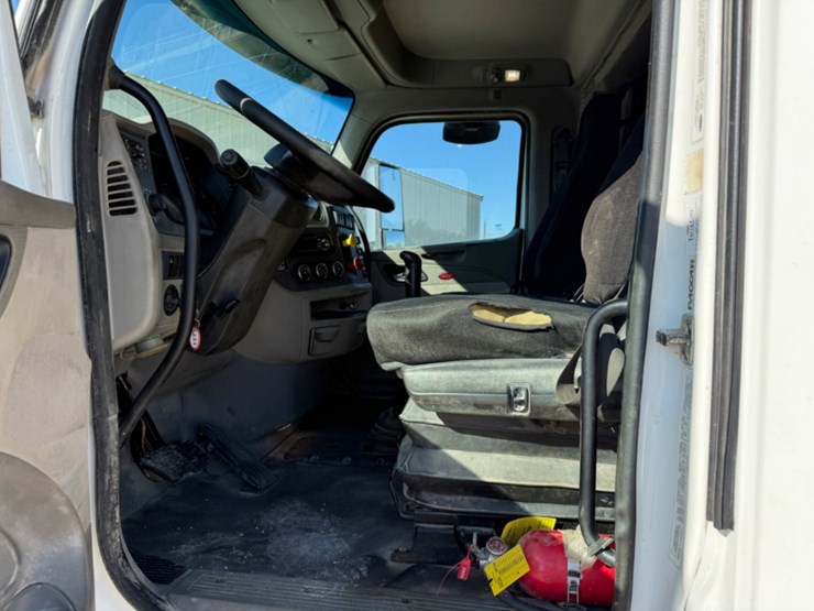 2018-peterbilt-567-image-9