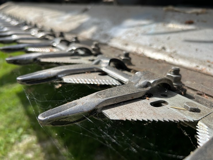 gleaner-15’-grain-table-image-5