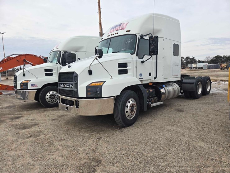 2019-mack-anthem-64t-image-1