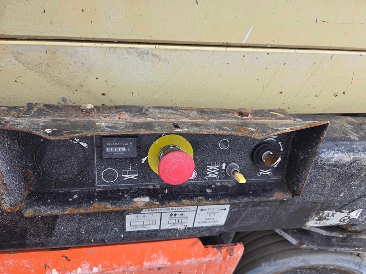 2017-jlg-1932r-image-5