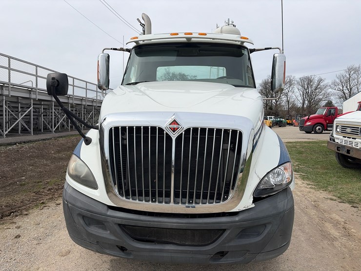 2013-international-prostar-image-2