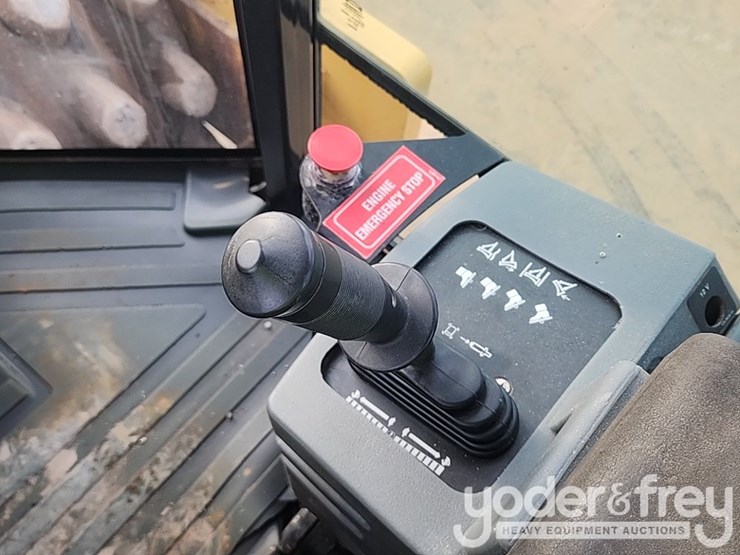 2011-caterpillar-cp74-image-29