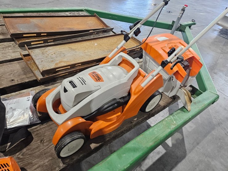 #652-•-stihl-rma-370-battery-powered-lawn-mower-image-7
