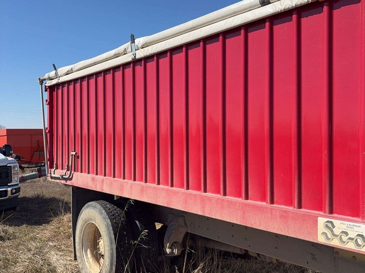 2004-freightliner-fl70-image-10