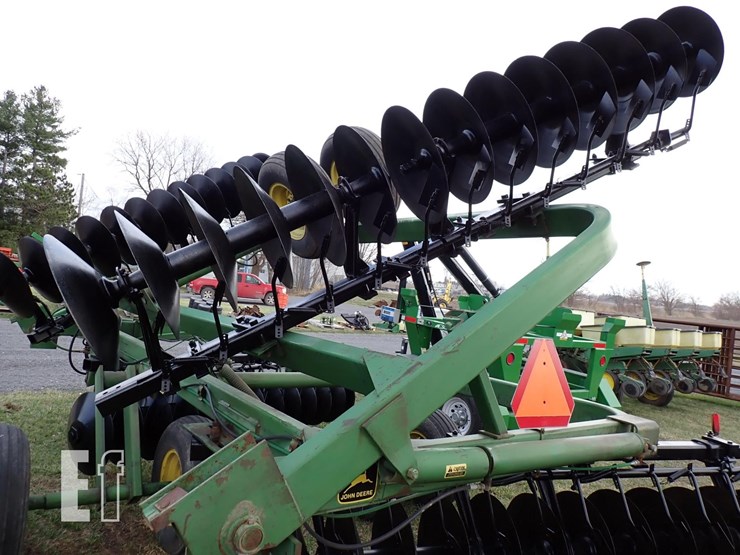 john-deere-220-image-8