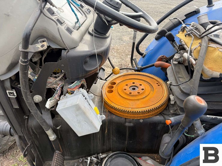 new-holland-tractor---parts-image-9