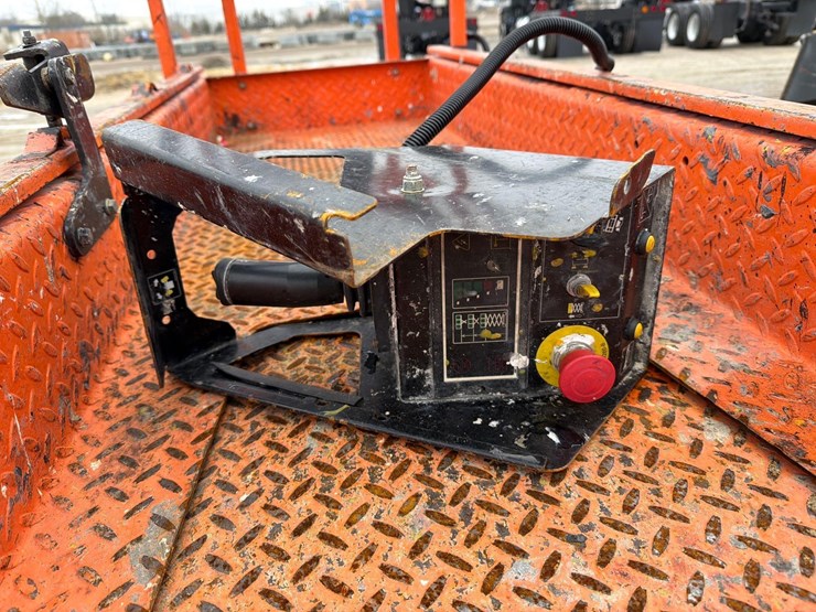 2017-jlg-1932r-image-5