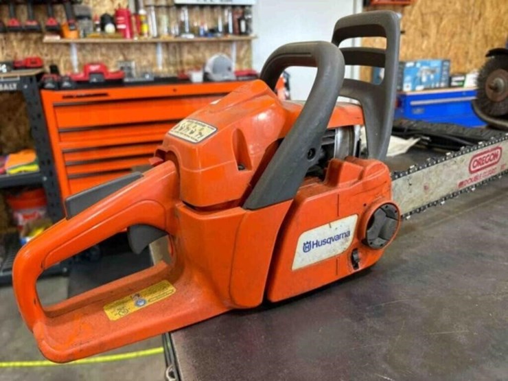 husqvarna-235---18"-chainsaw-image-3