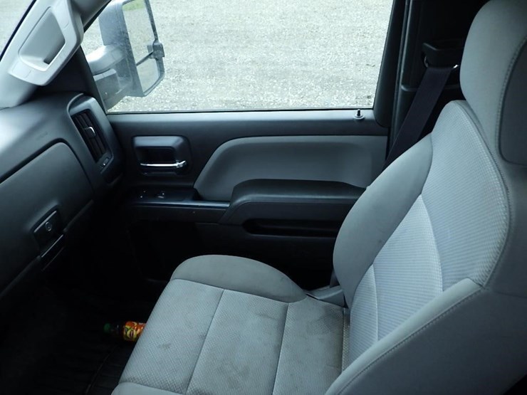 2017-chevrolet-2500-image-28