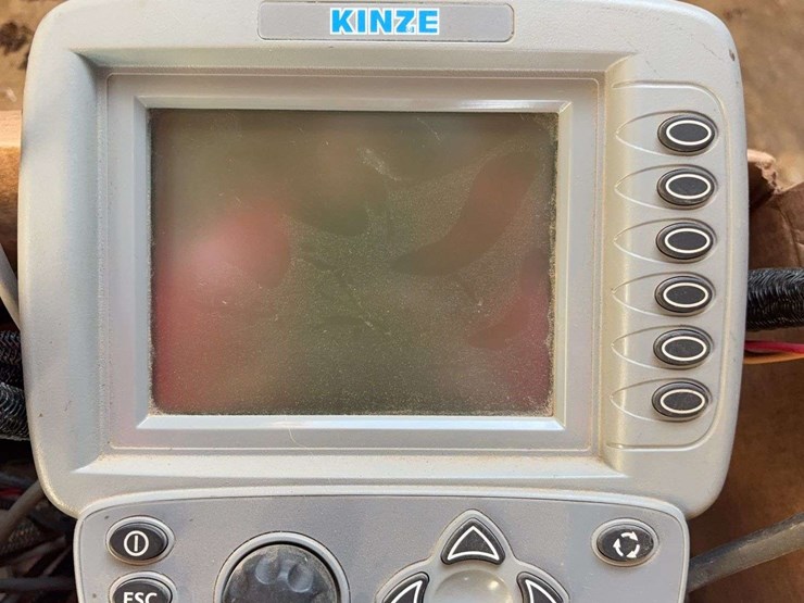 2009-kinze-3600-image-25