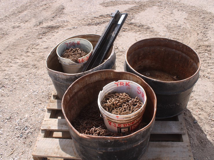 #3003-•-pallet-of-assorted-steel-tubs-and-chains-image-6