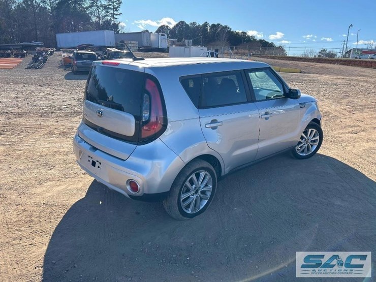 2019-kia-soul-4dr-hatchback-image-3