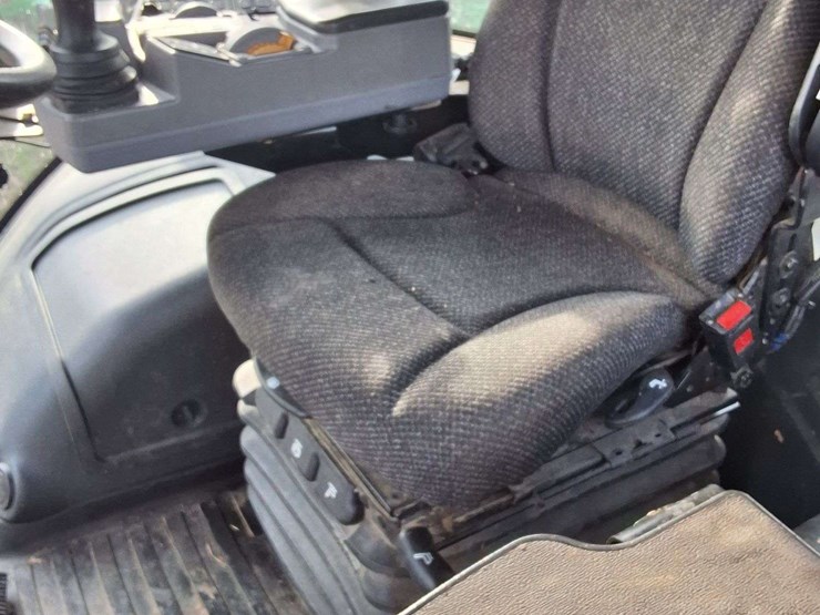 2017-versatile-260-image-29